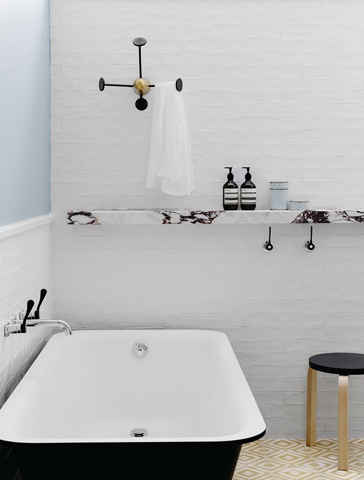 полка в ванной